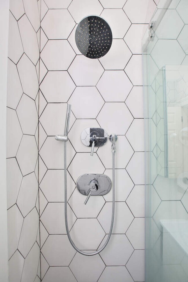 Foto del edificio - 114 Riverway