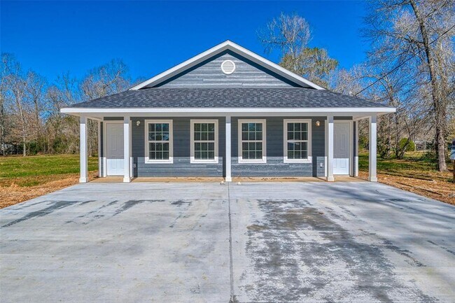 Building Photo - 912 W School St