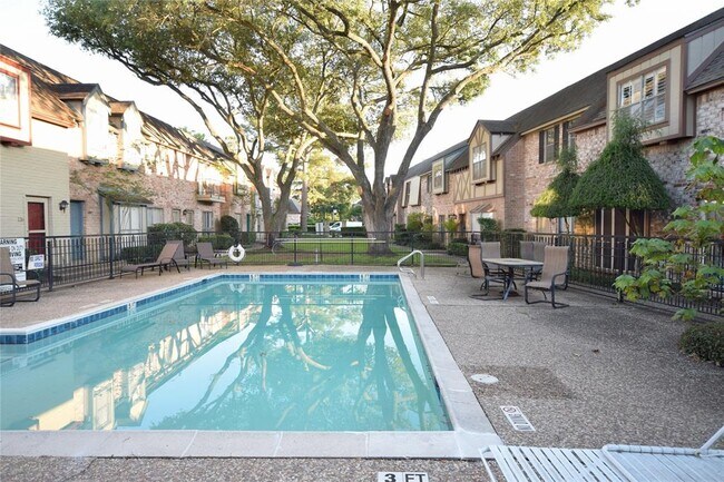 Foto del edificio - 14723 Barryknoll Ln