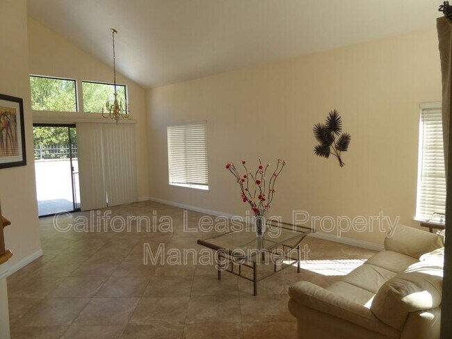 Foto del edificio - 28603 Heather Ln