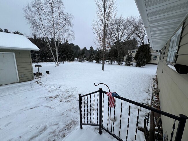 Foto del edificio - Click the “Apply Now” button or email wapmrentals@gmail.com for a prompt response.