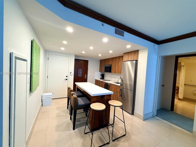 Foto del edificio - 6801 Collins Ave