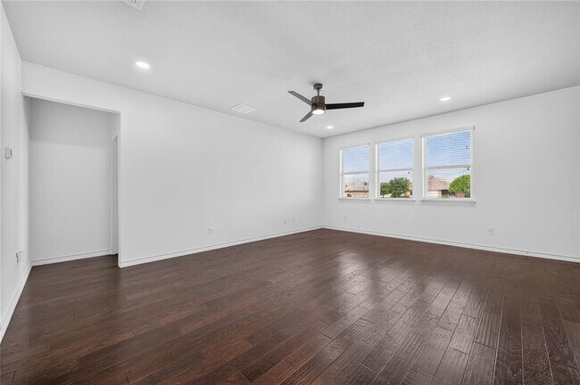 Building Photo - 7634 Leonardo Dr