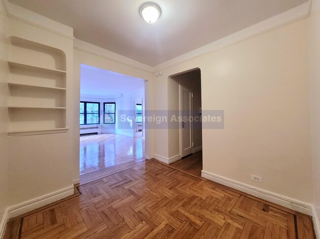 Plano de planta - 12 Dongan Place