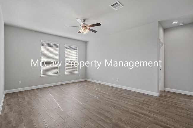 Building Photo - Ceautiful 3/2/2 home in Granbury!