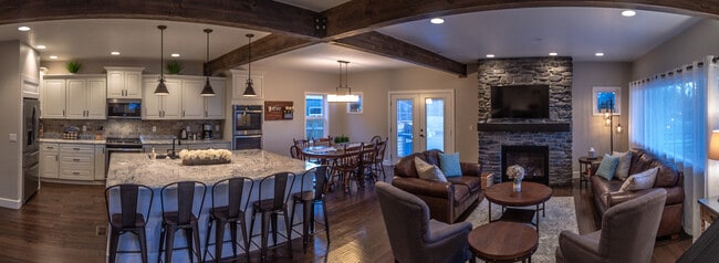 Building Photo - 724 N Walnut St