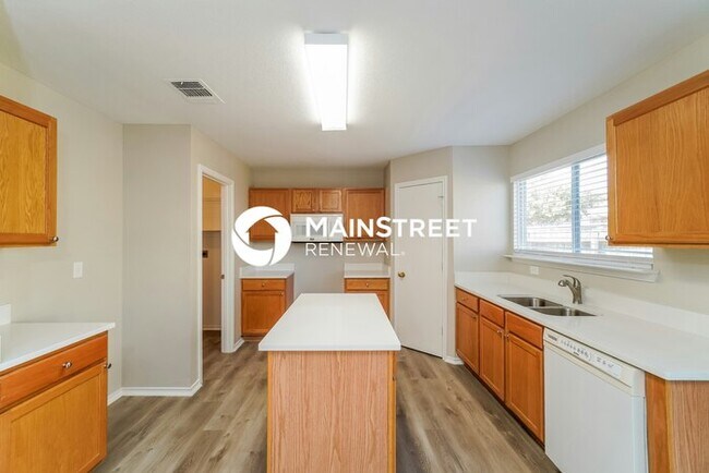Foto del edificio - 4 Bedroom Pet-Friendly Home in San Antonio, TX with Main Street Renewal