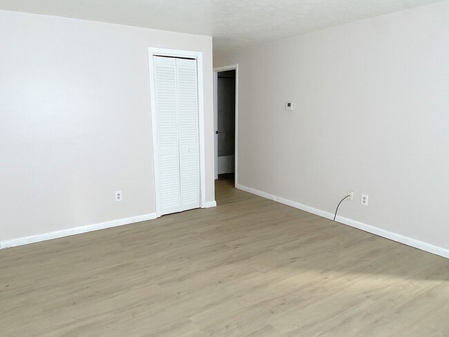 Building Photo - 546 Case Ave