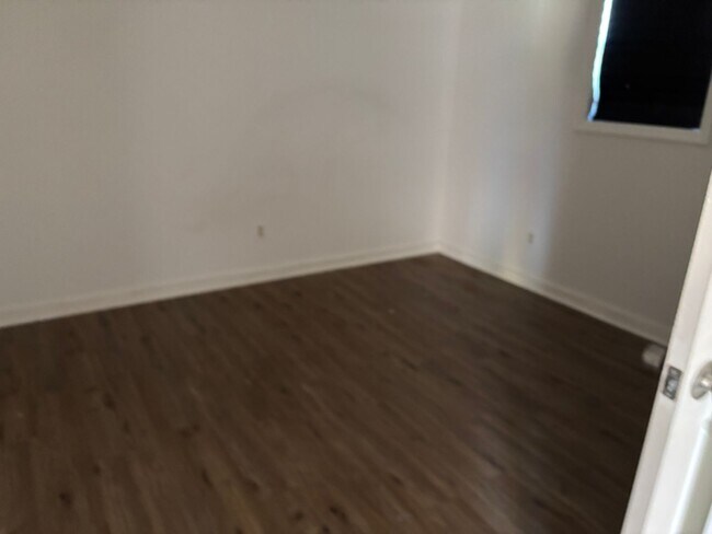 Foto del edificio - 1103 E Main St