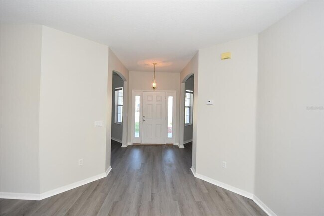 Foto del edificio - 4 Lynn Pl