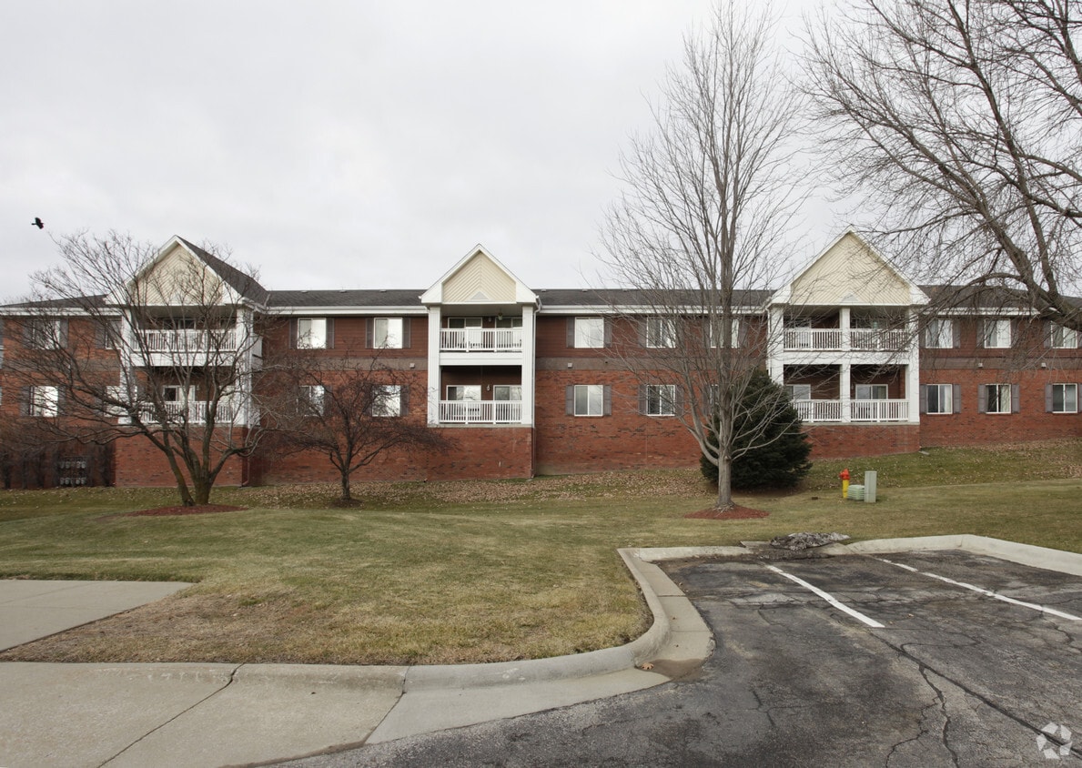 Primary Photo - Bloomfield Forum 55+ Community