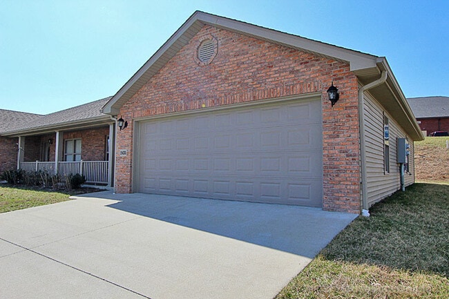 Building Photo - Travelers Way 2479/2481