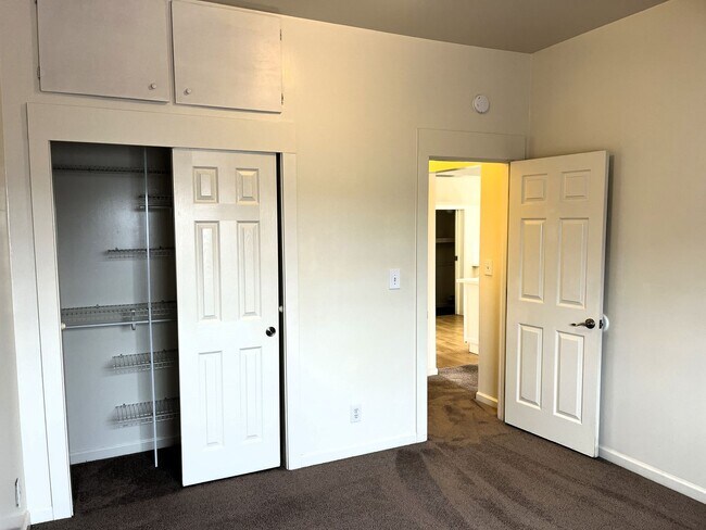 Foto del edificio - Dog Friendly Eureka Home With Fully Fenced...