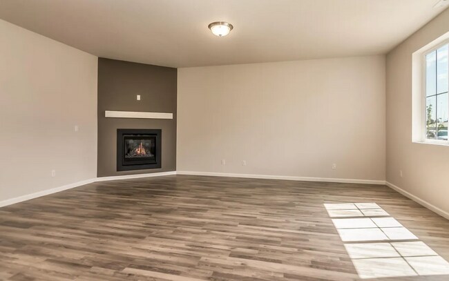 Foto del edificio - Like New 4 Bed Home Near Old Mill with A/C, Pool Access