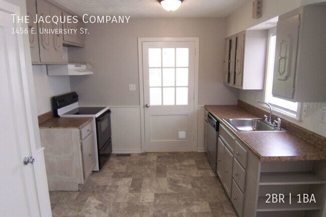 Building Photo - Very Nice 2 Bedroom In Great Neighborhood