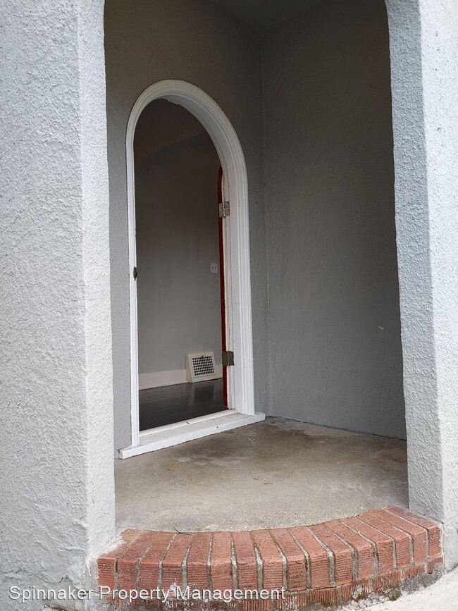 Building Photo - 3 br, 1 bath House - 1315 Chestnut St SE