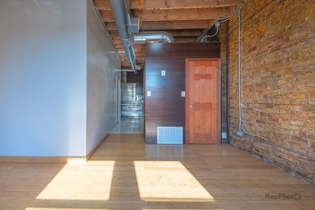 Building Photo - 2504 S Blue Island Ave