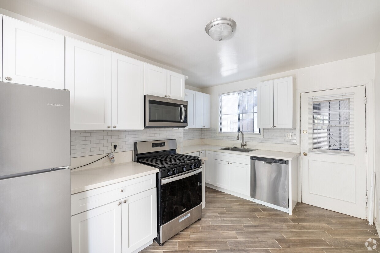 2BR, 1BA - 900SF - Kitchen - 5302 Colfax Ave
