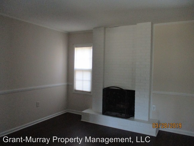 Building Photo - 2 br, 1.5 bath House - 2425 Commonwealth Dr.