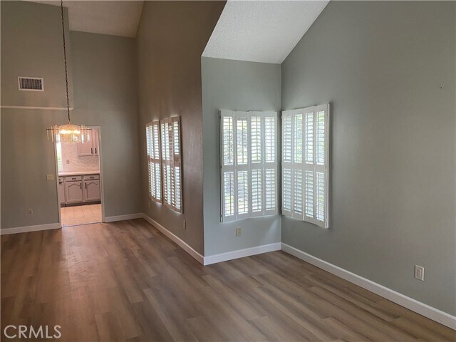 Foto del edificio - 16858 Labrador St