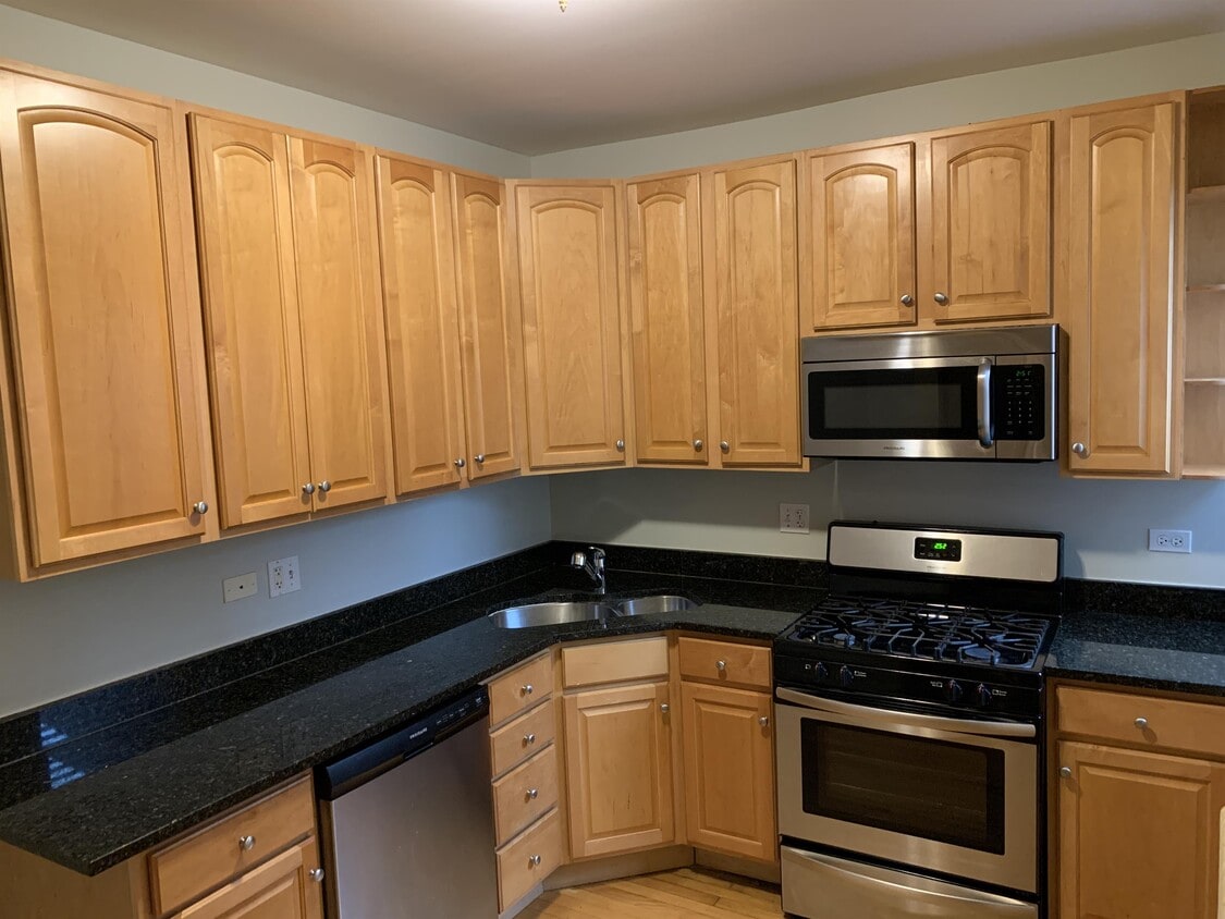 Primary Photo - 1401 W Highland Ave