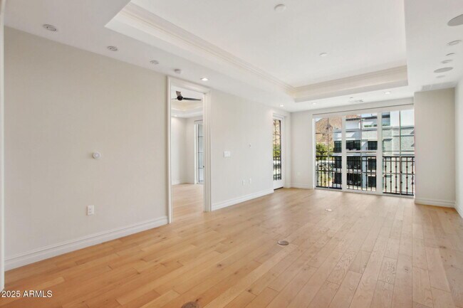 Foto del edificio - 4240 E Camelback Rd