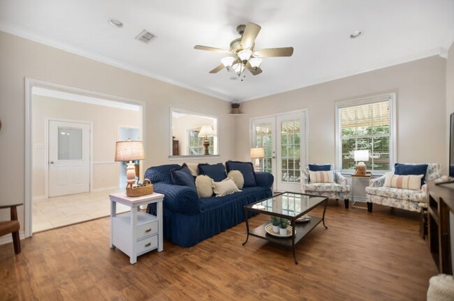 Foto del edificio - 1531 E Austin St