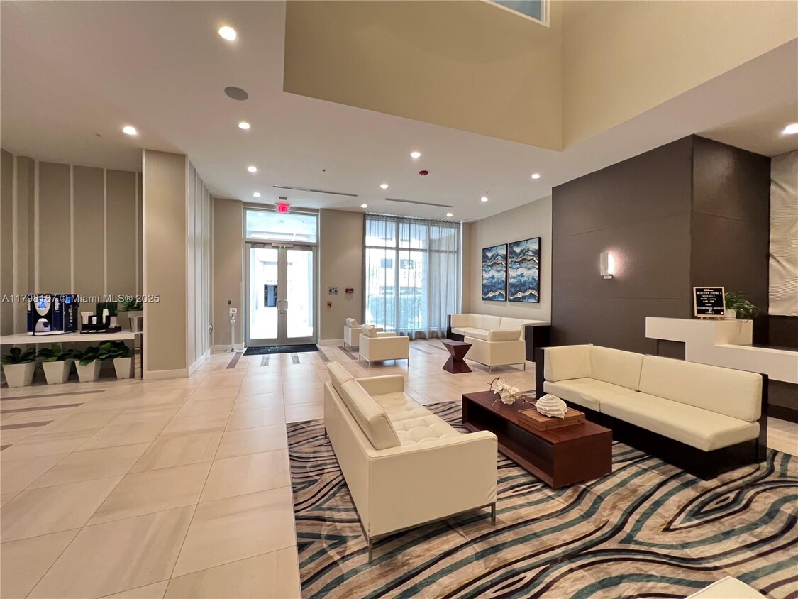 Foto principal - 7825 NW 107th Ave