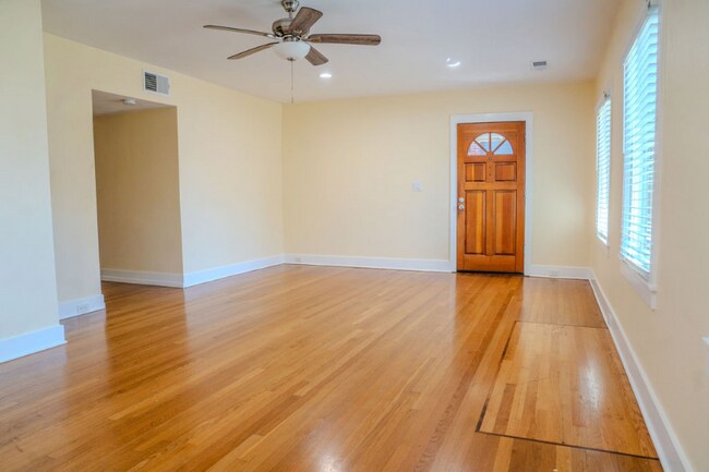 Building Photo - 1922 Castillo St