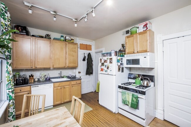 Photo - 1bed/1bath, PLUS OFFICE in Bucktown! Central Air, Dishwasher! Free Laundry! Apartment