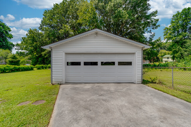 Building Photo - 5826 Pepperhill Rd