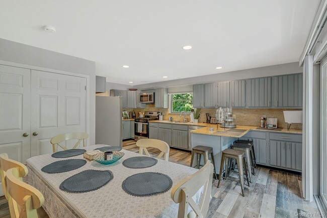 Foto del edificio - 5 Bay Woods Dr