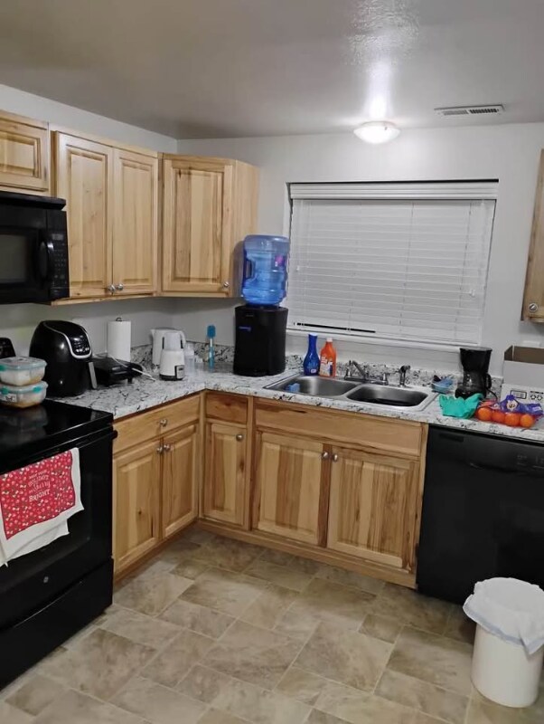 Foto del edificio - 230 E Center St