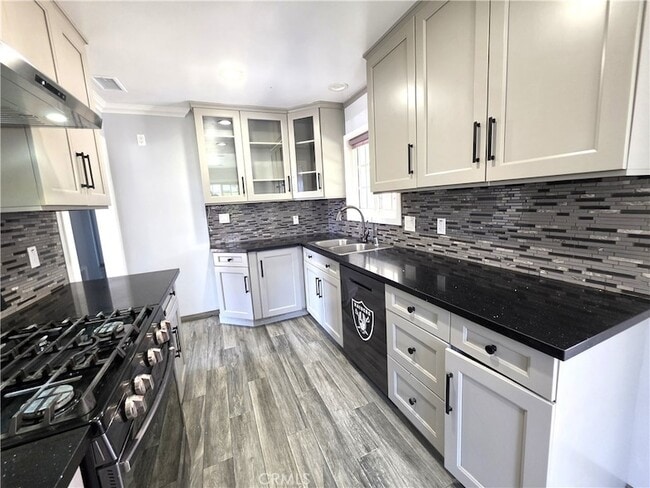 Foto del edificio - 221 E Maple St