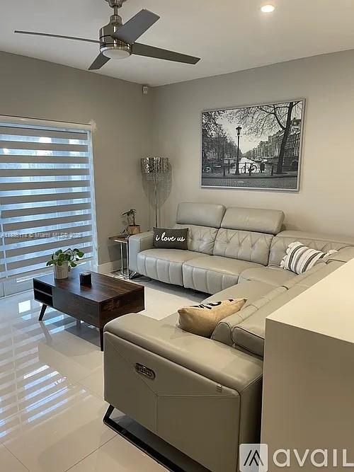 Foto del edificio - 977 SW 147th Ct