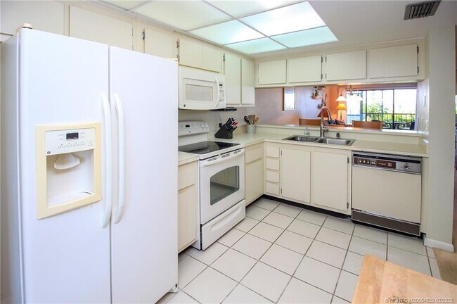 Foto del edificio - 4620 NE Sandpebble Trce