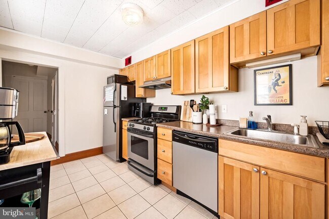 Foto del edificio - 639 S Montford Ave