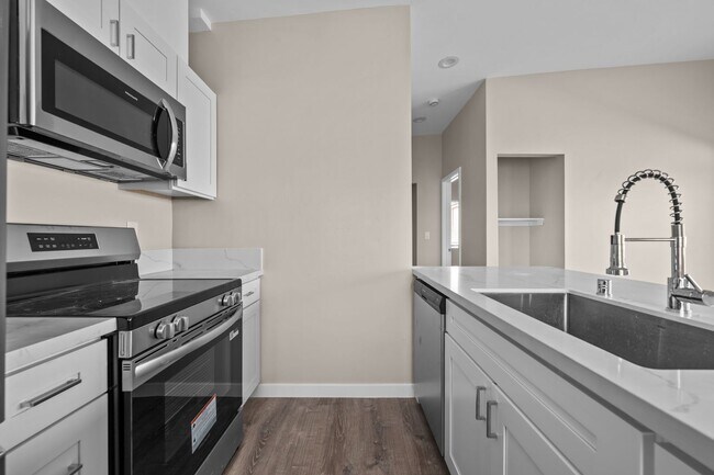 Building Photo - Private rooftop deck!