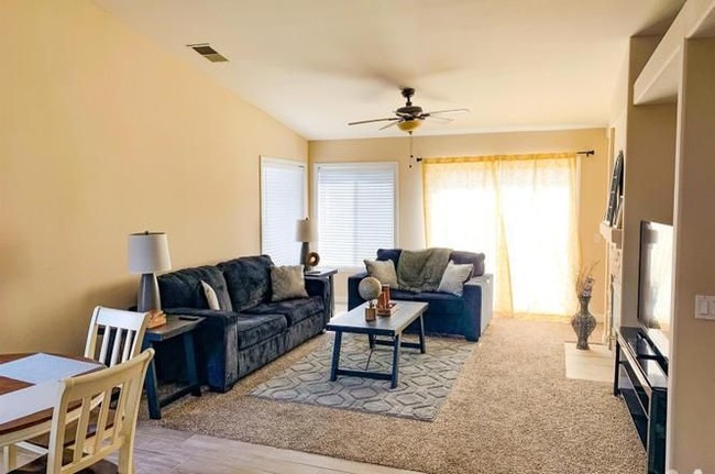 Building Photo - Shadow Hills Villas - 4 Bed