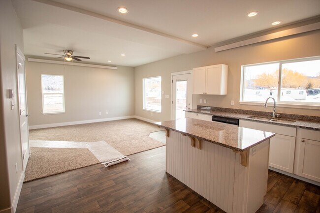 Kitchen toward LR - 84 Alpine Trl