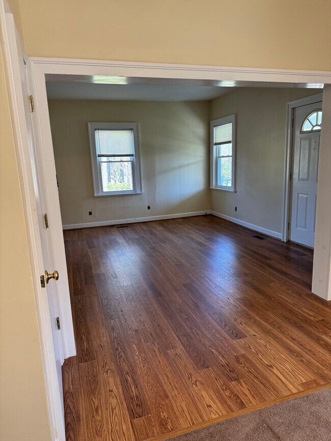 Foto del edificio - 412 Rose Hill Ave