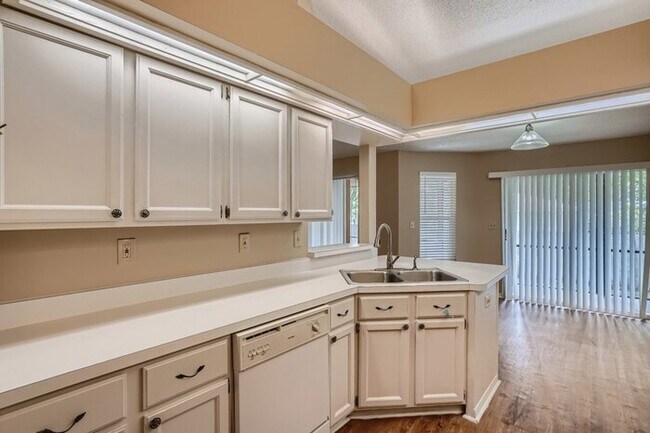 Building Photo - 5718 Erhardt Dr, Riverview, FL, 33578