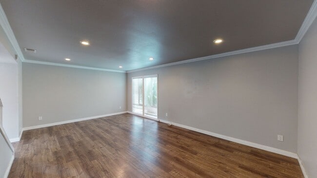 Building Photo - Crestmont PIace