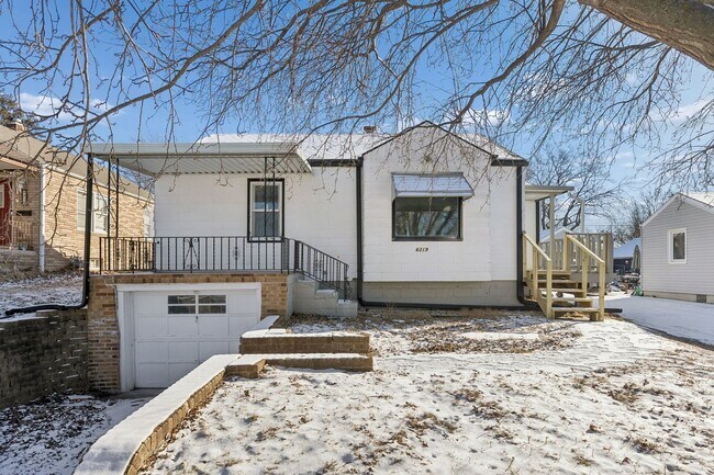 Building Photo - Cozy 2 Bedroom with Ample Parking & Outdoor Storage!!