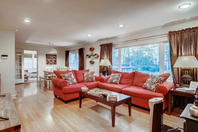 Foto del edificio - 2050 Sylvania Dr