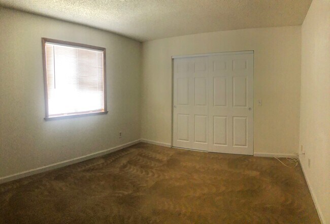 Building Photo - 6617 W Tropicana Ave