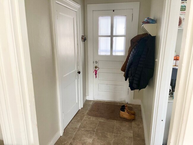 Entryway - 1 Pine St