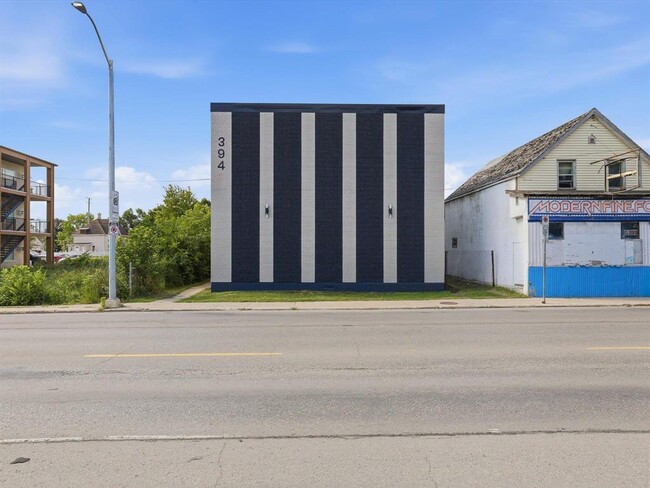 Building Photo - 394 Talbot Ave