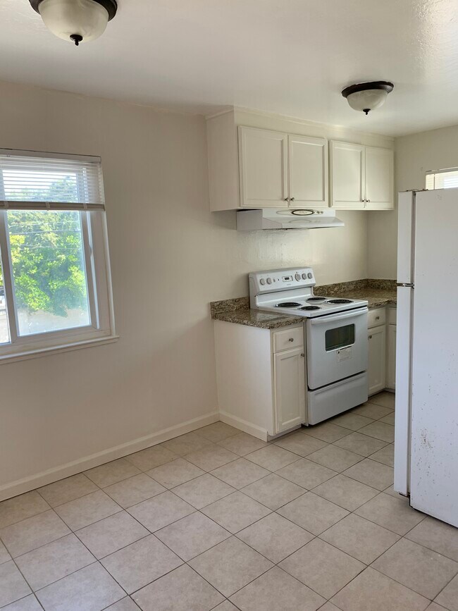 Building Photo - 1638 Queen Charlotte Dr