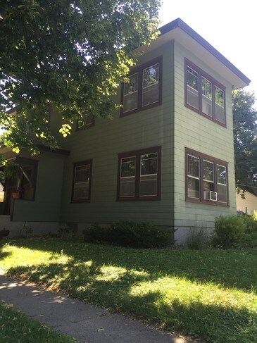 Building Photo - 216 9th St
